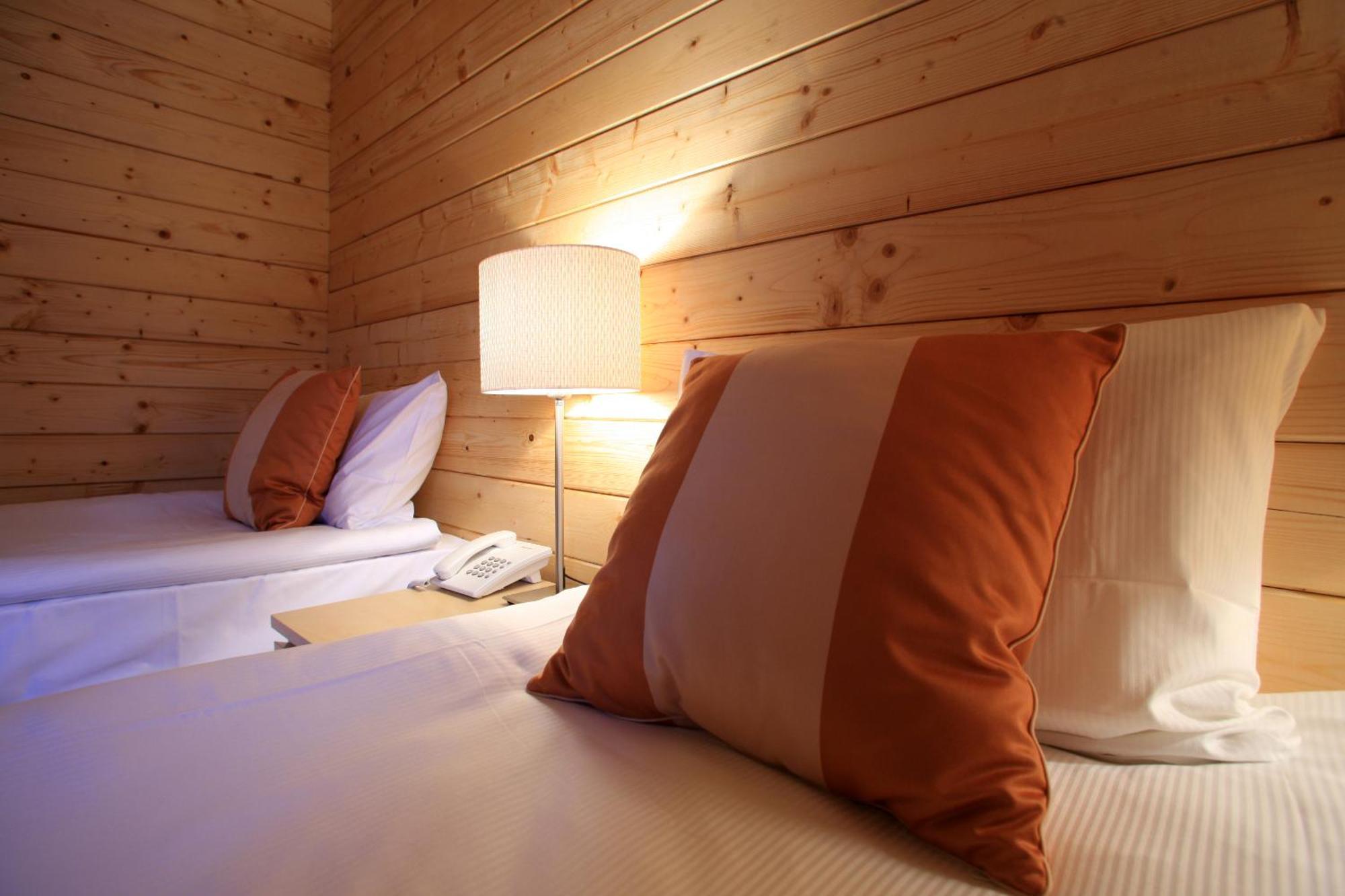 Jablon Lake Resort Pisz Phòng bức ảnh
